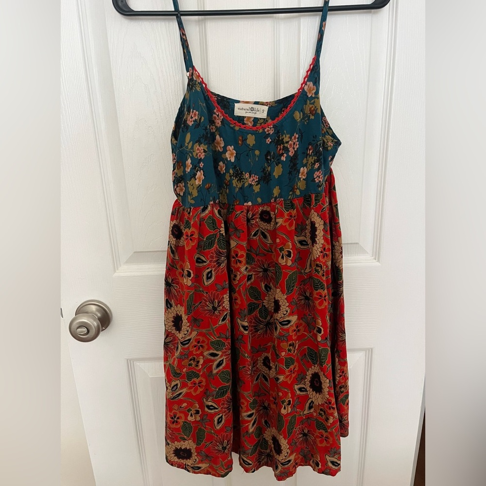 Casual, comfy spaghetti strap dress size small. Worn once. Rust , Teal, floral